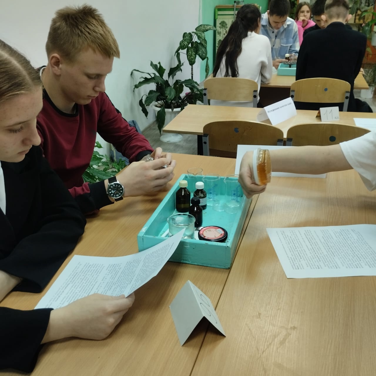 Исследовательские мини-проекты. Занятие по химии в центре Точка роста для учащихся 8-10 классов.