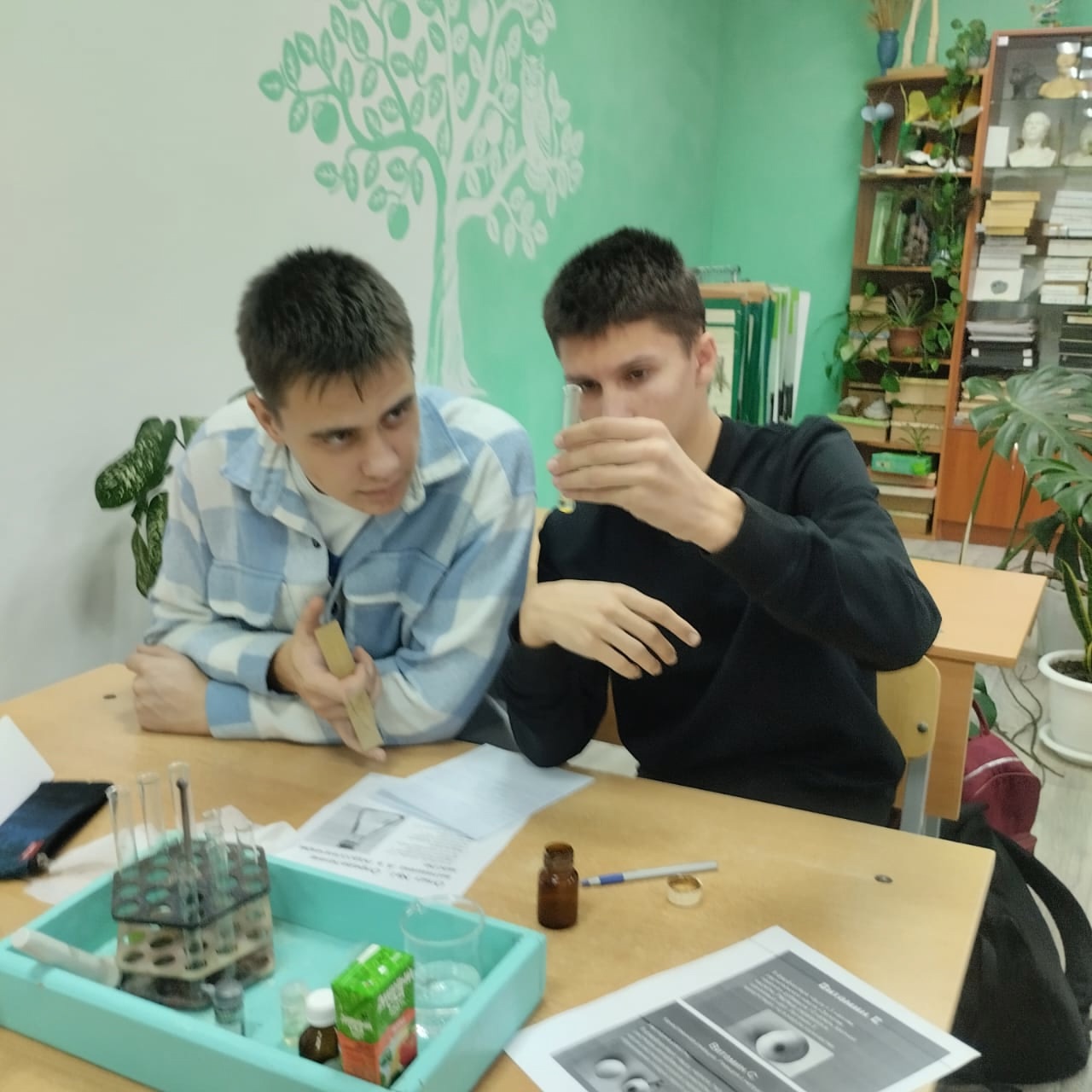 Исследовательские мини-проекты. Занятие по химии в центре Точка роста для учащихся 8-10 классов.