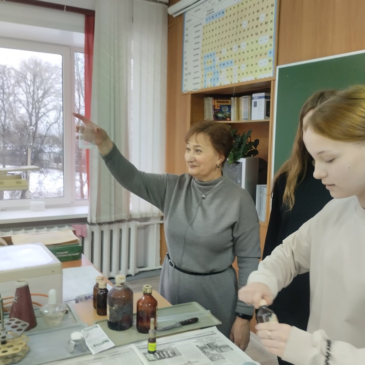 Химия - наука чудес. Урок-путешествие в химию в центре Точка роста для учащихся 7 классов..